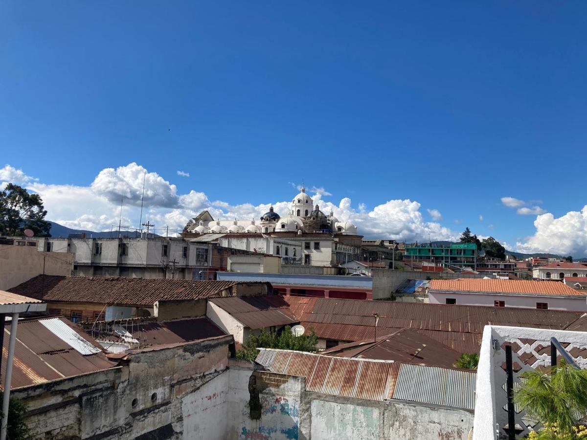 Kasa Kiwi Hostel & Travel Agency Quetzaltenango Exterior photo